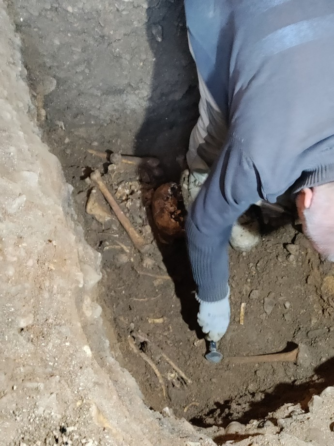 Dégagement de la réduction de sépulture