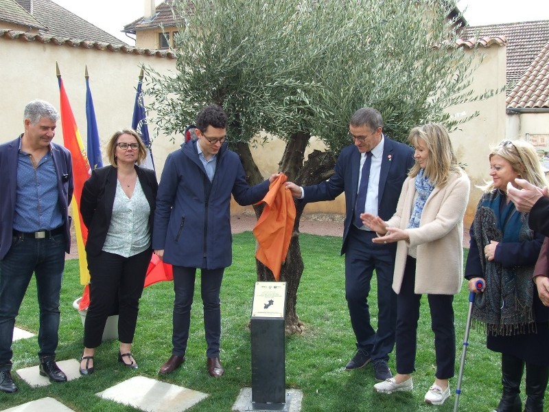 Dévoilement de la plaque commémorative